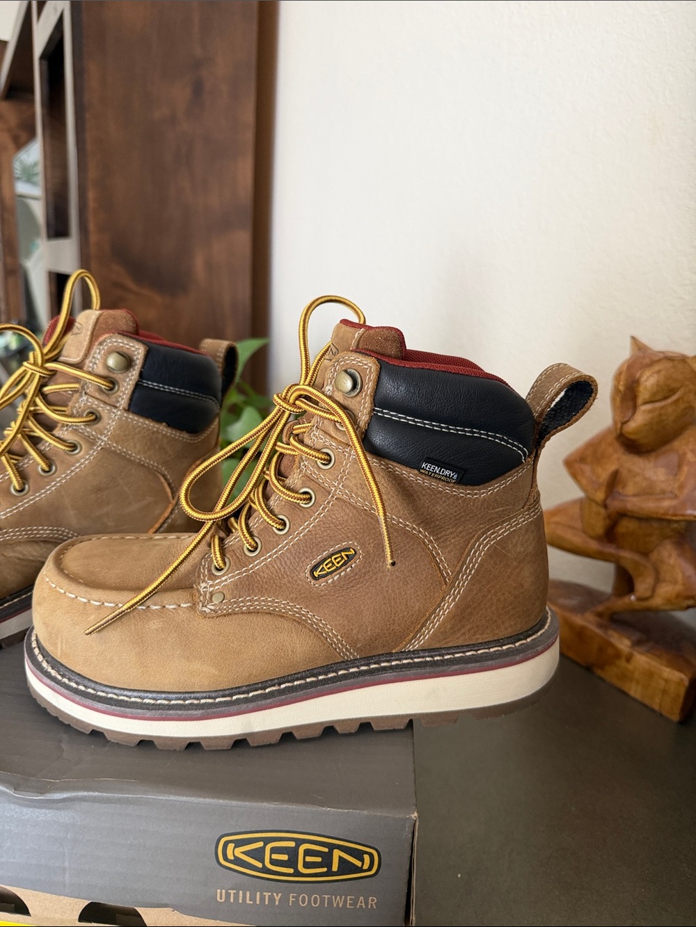 Keen women’s 6" Work Boots in Tan with Red Accent